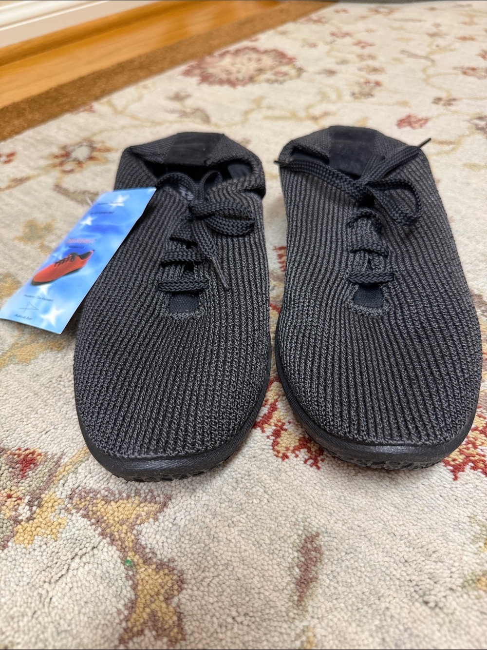 New with tags Arcopedico black Women’s sneakers